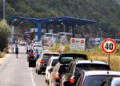 Mbi tre orë pritje për të dalë nga Kosova në Dheun e Bardhë