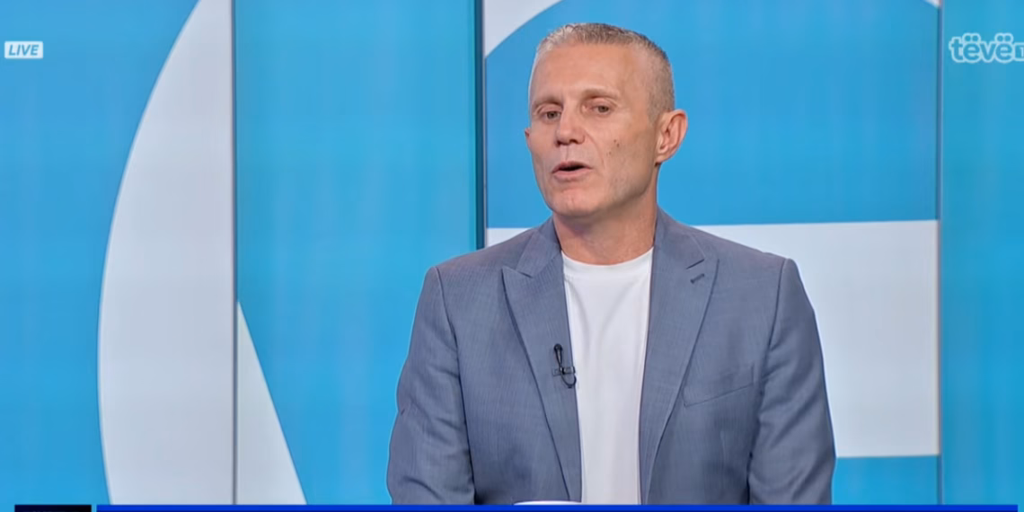 Mbyllen dyert e sallës së Kuvendit, Ramadani e vlerëson si skandal: Po flasim për zënie peng të Kuvendit