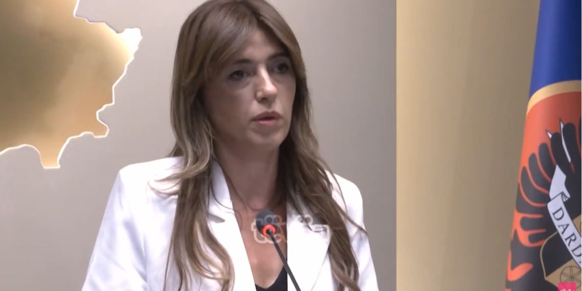 Albulena Haxhiu, deputete apo u.d e presidentes? – çka thotë Kushtetuta?