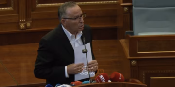 Opozitarët mbajnë seancë: Albin Kurti po e mban peng shtetin