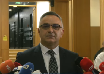Tahiri pas ndërprerjes së seancës: Kjo është tendencë për bllokadë, kishin më shumë se 30 ditë kohë për të diskutuar me partitë