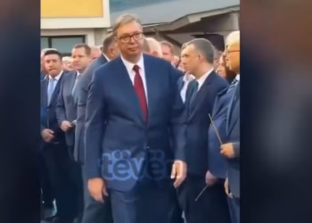 Vuçiq rikthen narrativen e Millosheviqit  