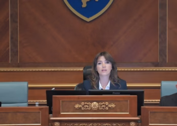 Haxhiu: Stafi profesional i Kuvendit s’duhet të përfshihet në përplasjet politike
