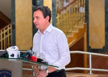 Kurti për incidentin në Kuvend: S’ankohem që hedhin vezë, ankohem që ata s’dialogojnë