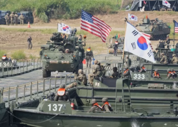Trumpi shkurton stërvitjet ushtarake me Seulin, përmend marrëdhënien e mirë me Kim Jong-un