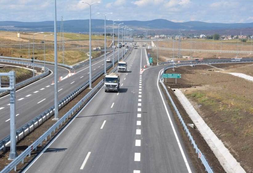 Sot në autostrada të Kosovës s’ka kufizim të qarkullimit të automjeteve me mbi 20 tonë