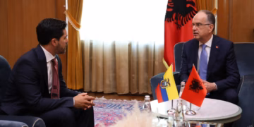 Begaj pret ambasadorin e ri të Ekuadorit, kërkon njohjen e Kosovës