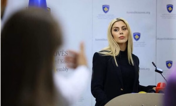 Deliu i reagon Deharit: Arsyetim skandaloz, thirre seancën e respekto rregulloren