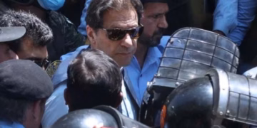 Gjykata e Lartë e Pakistanit urdhëron që ish-kryeministri Imran Khan të transferohet në spital nga burgu