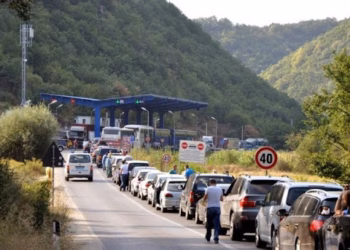 Bashkatdhetarët ia mësyjnë Kosovës, pritje deri në 80 minuta te Dheu i Bardhë