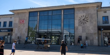 Britanikja vritet me thikë në stacionin gjerman, arrestohet i dyshuari