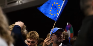 Islandezët votojnë kundër rinisjes së negociatave për anëtarësimin në BE