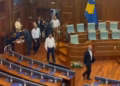 Kuvendi gati për seancën konstituive, deputetët fillojnë të hyjnë në sallë