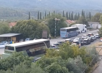 Ambasada e Kosovës në Zagreb paralajmëron për pritje deri në katër orë në kufirin Kroaci – Mali i Zi