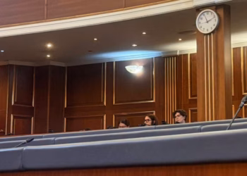 PDK dhe Aleanca mblidhen sërish në Kuvend, të pranishëm edhe përfaqësues të Ambasadës së SHBA-së
