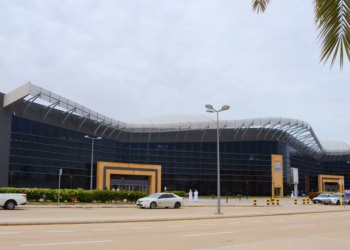 Huthët e Jemenit thonë se kanë goditur me dronë aeroportin Najran në Arabinë Saudite