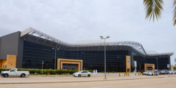Huthët e Jemenit thonë se kanë goditur me dronë aeroportin Najran në Arabinë Saudite