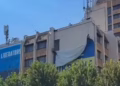 Pas deklaratës se Zelinskit, largohet flamuri i Ukrainës nga Prishtina