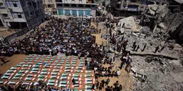 Funeral masiv në qytetin e Gazës për 112 të vrarë në të njëjtin sulm izraelit të vitit 2023