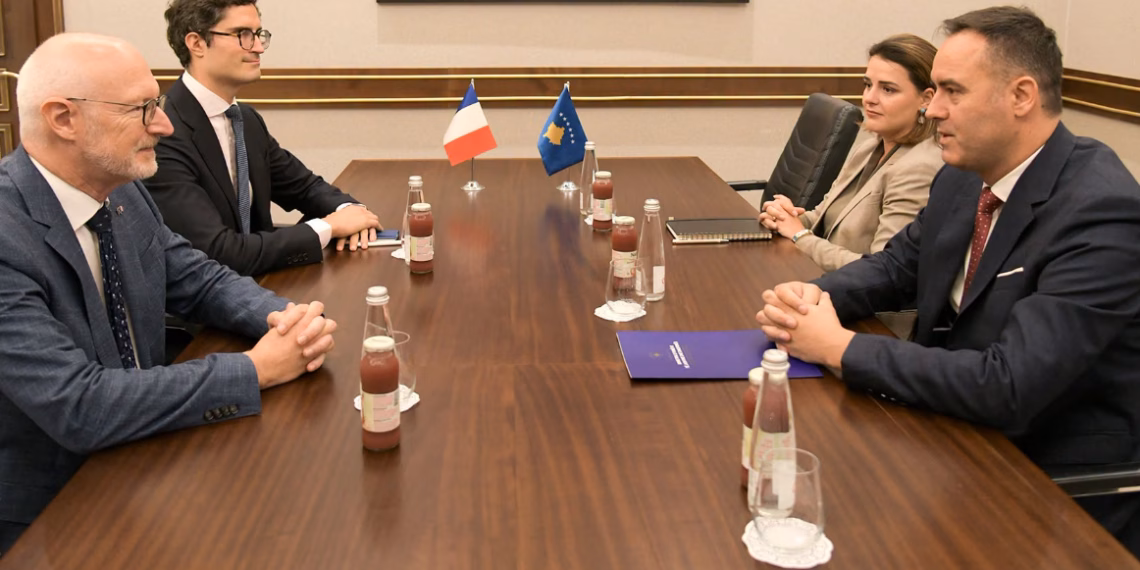 Konjufca pret në takim lamtumirës ambasadorin francez Olivier Guérot
