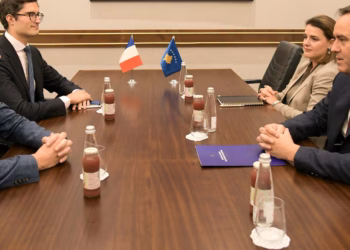 Konjufca pret në takim lamtumirës ambasadorin francez Olivier Guérot