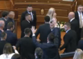 Përleshje në Kuvend, opozita sulmon VV-në