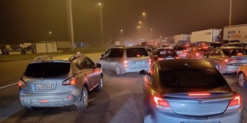 Pritje deri në 1 orë e gjysmë në pikën kufitare Muçibabë
