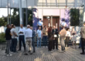 “Hapini dyert e Kuvendit”, PDK dhe Aleanca vazhdojnë protestën para Qeverisë