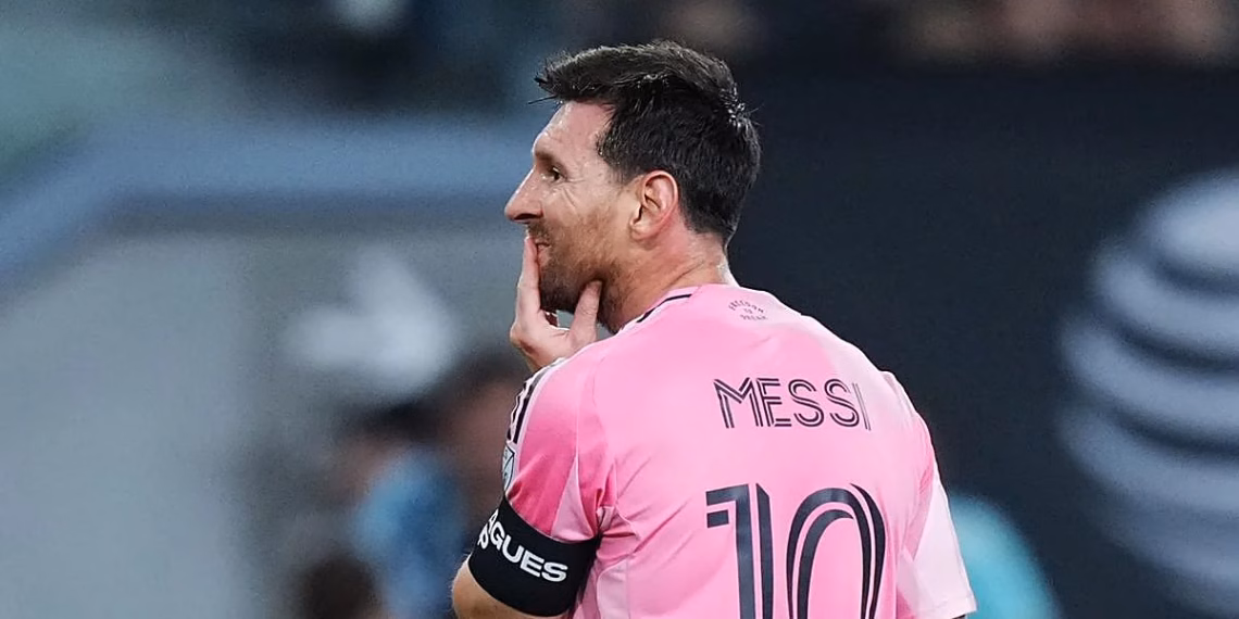 Messi rikthehet në fushë pas humbjes së babait, pritet me ovacione të mëdha nga stadiumi