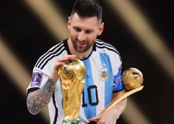 Lionel Messi i jep fund karrierës si futbollist me Argjentinën