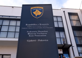 Nën kërcënimin e thikës i mori 50 euro, Prokuroria kërkon paraburgim 30-ditor për të dyshuarin në Gjakovë