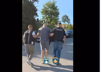 Policia dhe Prokuroria publikojnë pamje nga arrestimi i të dyshuarit për sulm ndaj KFOR-it dhe Policisë