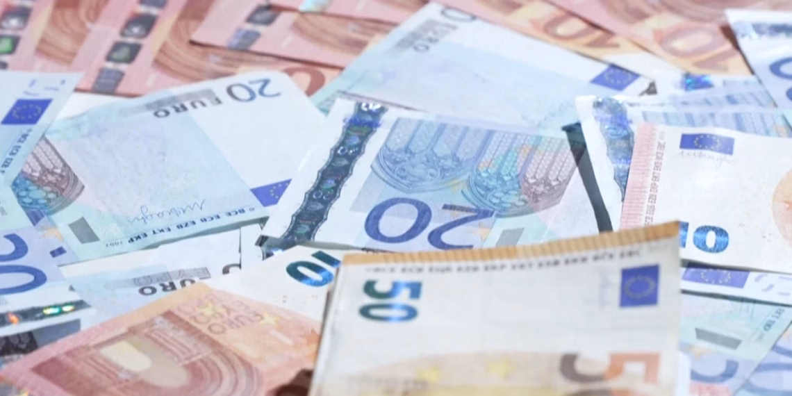 Zbulohen 30 mijë euro të padeklaruara në Vërmicë, u fshehën në dollapin e kamionit dhe jastëkun e shoferit