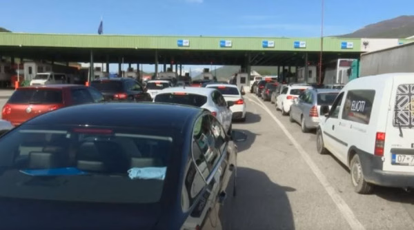Në pikën kufitare të Morinës, mbi 41 mijë hyrje për 12 orë nga Kosova në Shqipëri
