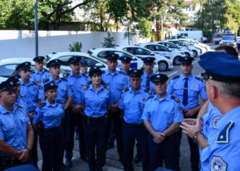 Policët e lagjes pajisen me 14 automjete të reja hibride nga Policia e Kosovës