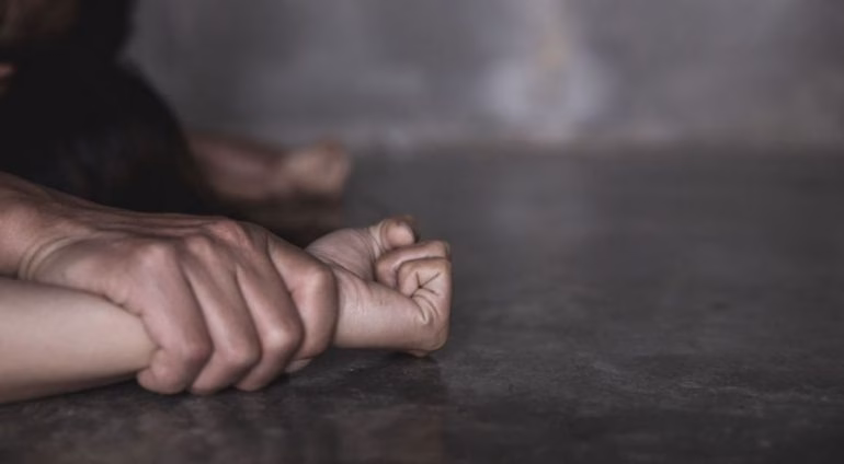 Një burrë dyshohet se u dhunua seksualisht nga tre të tjerë në Istog