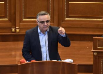 ​Tahiri për Kurtin: Po mendon se lodhemi dhe gjunjëzohemi, por e ka gabim