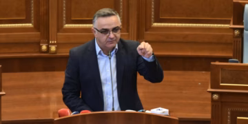 ​Tahiri për Kurtin: Po mendon se lodhemi dhe gjunjëzohemi, por e ka gabim