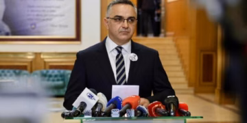 Tahiri: Dyert e sallës ku sonte do duhej të konstituohej Kuvendi i Kosovës, janë të mbyllura