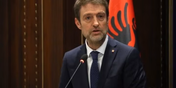Kryediplomati shqiptar: Vdekja e Mlladiqit nuk e fshin fajin dhe as nuk mund ta rishkruajë historinë