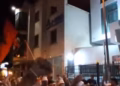 Protestuesit në Tiranë zhvendosen para ambasadës së Serbisë dhe Ukrainës, thirrje UÇK, UÇK