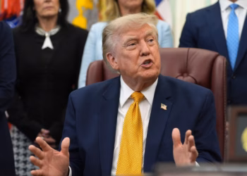 Trumpi i shpall “luftë ekonomike” Iranit dhe kërcënon partnerët e tij tregtarë me pasoja ekonomike