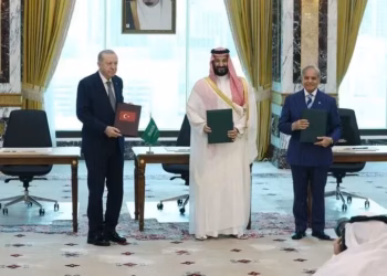Turqia, Arabia Saudite dhe Pakistani nënshkruajnë marrëveshje të përbashkët të mbrojtjes në Samitin e Mekës