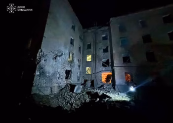 Ukraina godet vendet ruse të naftës, ndërsa Moska nis sulme ajrore