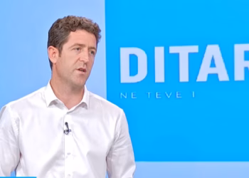 Hoti: Veprimet e sotme të opozitës në Kuvend, kopje e dobët e aksioneve të dikurshme të VV-së