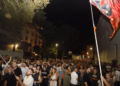 Qytetarët vijojnë protestën në Tiranë