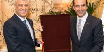 Erion Veliaj reagon nga burgu për vendimin e Hagës: Thaçi, Veseli, Krasniqi e Selimi të shpallen Qytetarë Nderi të Tiranës