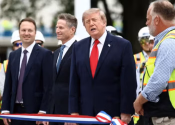 Mediat amerikane bojkotojnë mbulimin e Trumpit pas ndalimit të CNN, Politico dhe MS NOW