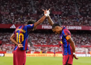 Barcelona e mposhti në udhëtim Sevillan, shkëlqen Raphinha
