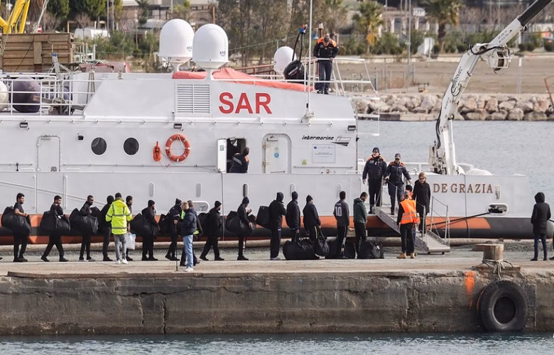 Pesë vende të BE-së synojnë dërgimin e migrantëve jashtë BE-së deri më 2027